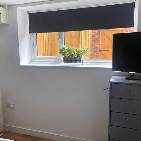 Exclusive Modern Decorated 1 Bedroom Detached Studio Newport  Eksteriør billede