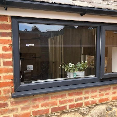 Exclusive Modern Decorated 1 Bedroom Detached Studio Newport  Eksteriør billede