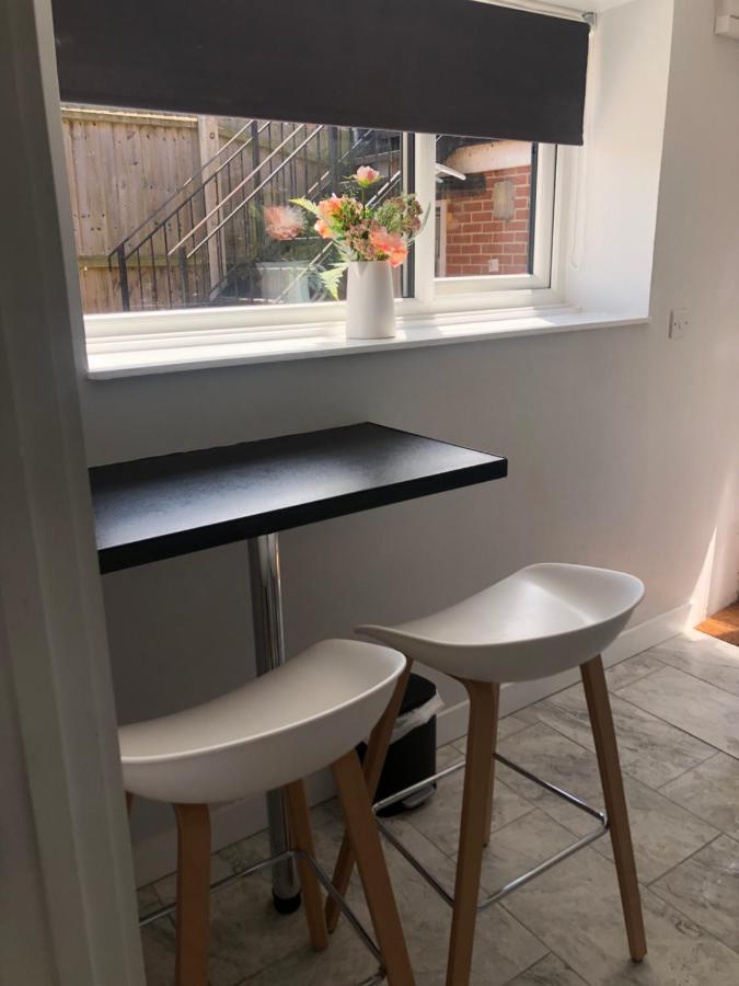 Exclusive Modern Decorated 1 Bedroom Detached Studio Newport  Eksteriør billede