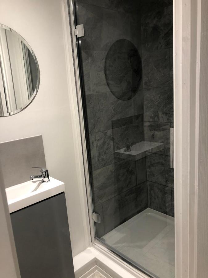 Exclusive Modern Decorated 1 Bedroom Detached Studio Newport  Eksteriør billede